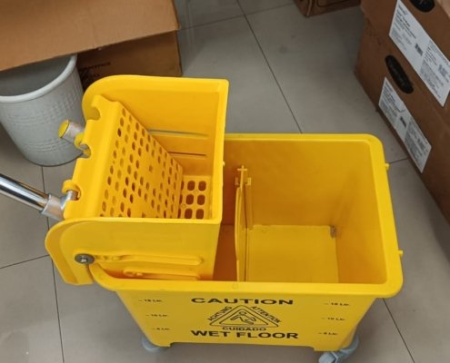CLEANING EQUIPMENT PLASTIC MOP BUCKETS AND WRINGERS